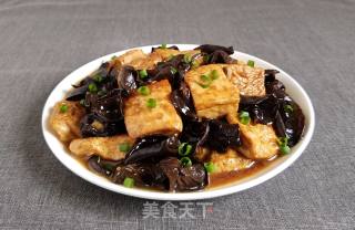 嫩豆腐烧木耳的做法