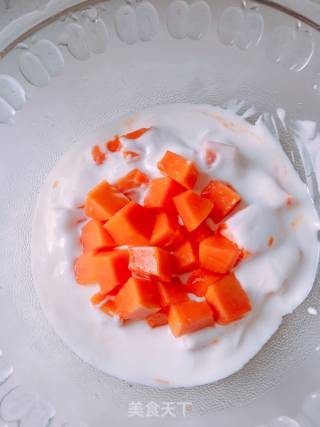 夏季懒人餐___酸奶木瓜的做法