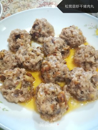 松茸菇虾干猪肉丸子的做法