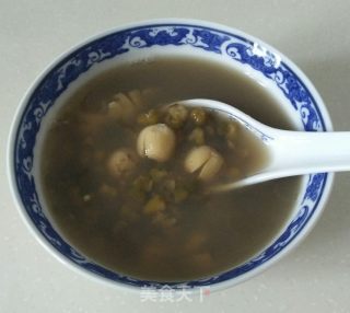 绿豆莲子汤.夏日懒人餐的做法