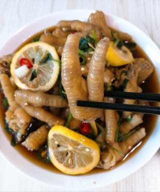 网红美食——“柠香凤爪”的做法