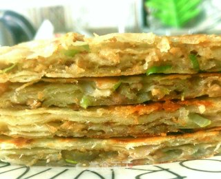 “色泽金黄、层次鲜明、外酥里嫩、油而不腻”的——千层肉饼的做法
