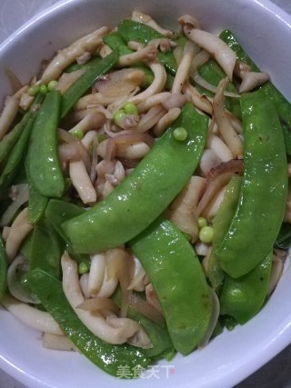 荷兰豆炒白玉菇的做法