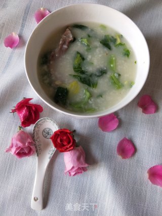 薰排芥菜粥的做法