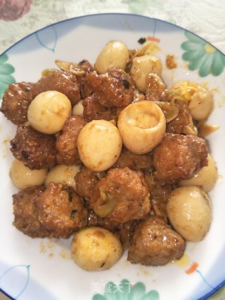 红烧肉丸鹌鹑蛋的做法