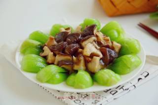 高颜值的香菇炒油菜