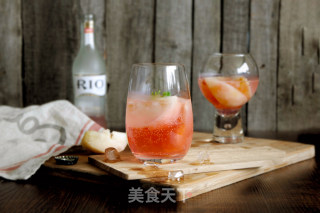 蜜桃气泡酒的做法