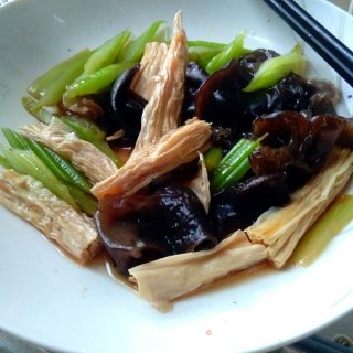 木耳腐竹拌金针菇的做法