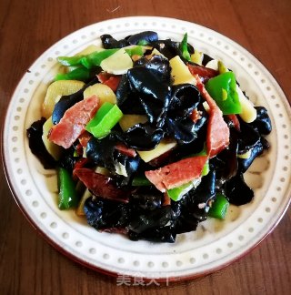 #我最喜爱的家常菜#～～木耳尖椒土豆片的做法