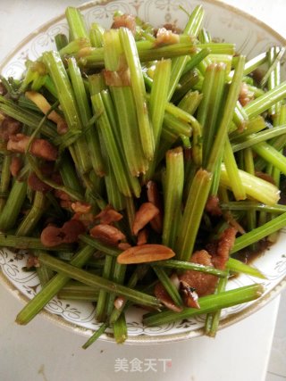 芹菜炒肉的做法