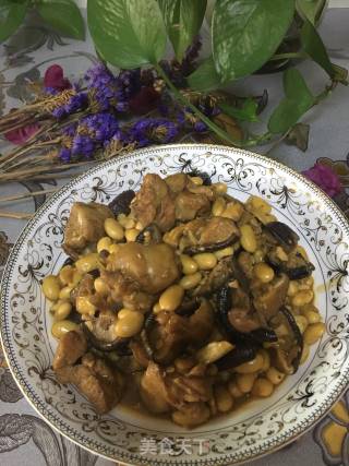 香菇鸡腿烩黄豆的做法