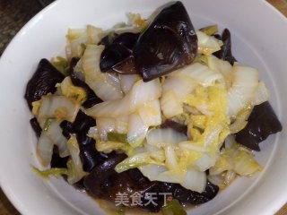 白菜炒木耳的做法