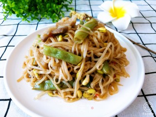 百吃不厌的“豆角焖面“的做法