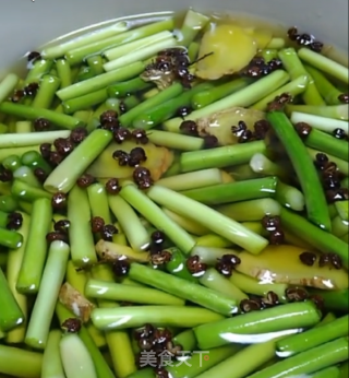 腌蒜苔的做法