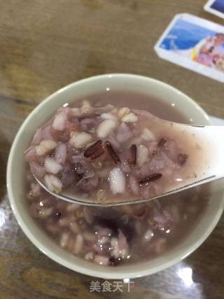 胚芽米藜麦黑糯米红豆红枣粥的做法