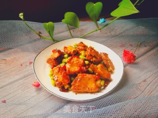 毛豆炒排骨的做法