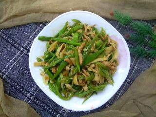 扁豆肉丝炒千张的做法