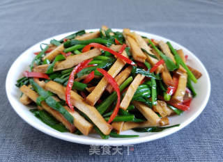 韭菜炒香干的做法