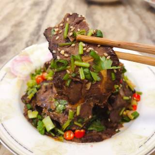 凉拌牛展肉的做法