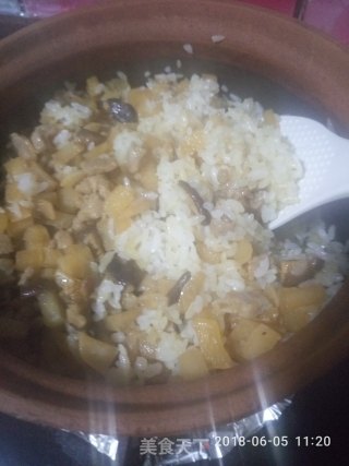 萝卜香菇瘦肉砂锅饭的做法