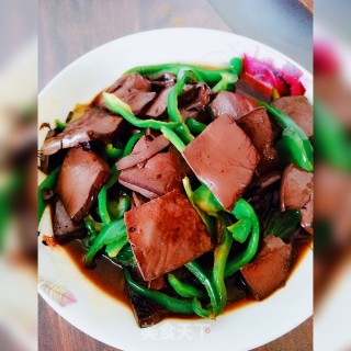 青椒炒猪血的做法