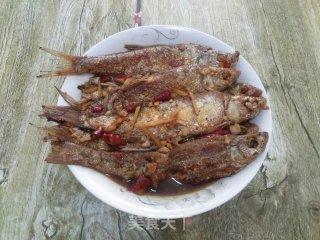 红烧小河鱼的做法