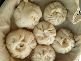 蒸菜：猪肉蛋黄包子的做法