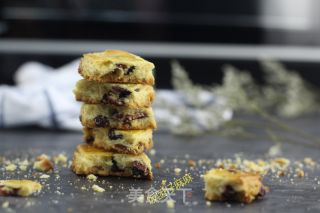 担心孩子没零嘴吃？不存在的，蔓越莓奶酥的做法