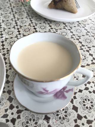 玫瑰奶茶的做法
