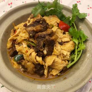 腐竹牛腩煲的做法