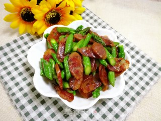 芦笋炒腊肠的做法