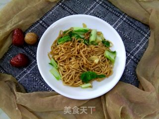 小白菜酱油炒面的做法