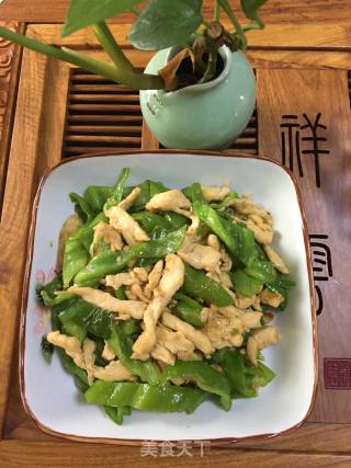 鸡胸肉丝滑炒青椒的做法