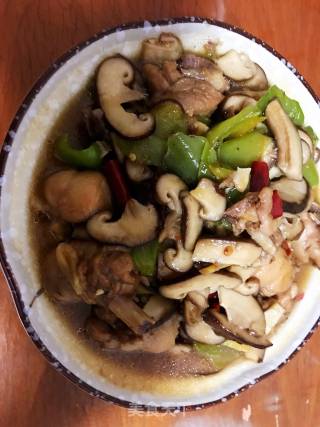 鸡腿肉炒香菇的做法
