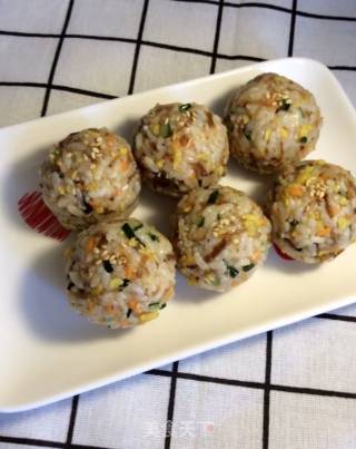 多彩肉松饭团的做法