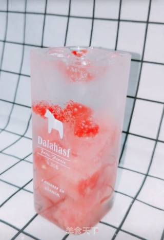 冰凉西瓜雪碧饮的做法