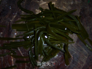 滋味浓厚的鱼头海带汤的做法步骤：3