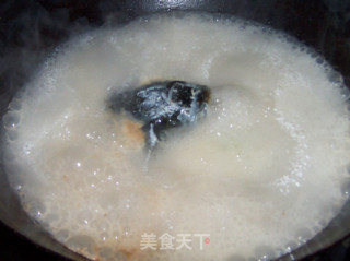 滋味浓厚的鱼头海带汤的做法步骤：6