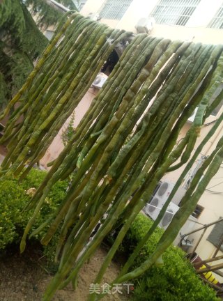 自己晒豆角咯~的做法