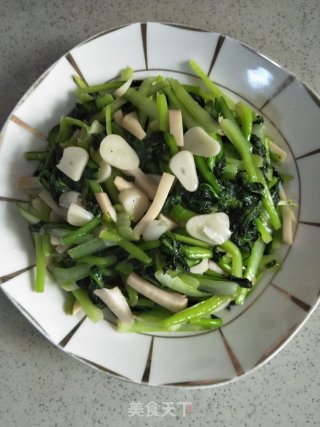 杏鲍菇炒菊花菜的做法