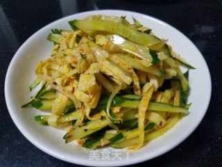蛋皮拌黄瓜丝的做法