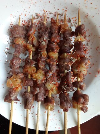 烤羊肉串(简单粗暴烤箱版)的做法
