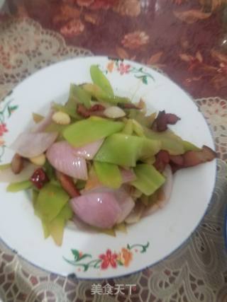腊肉炒莴笋的做法