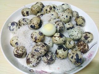 盐焗鹌鹑蛋的做法