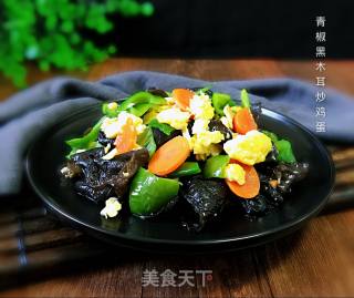 青椒木耳炒鸡蛋的做法