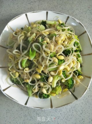 西兰花炒黄豆芽的做法