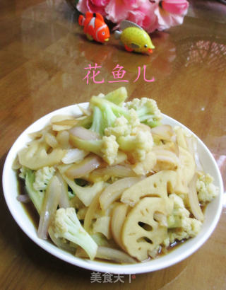 洋葱莲藕炒花菜的做法