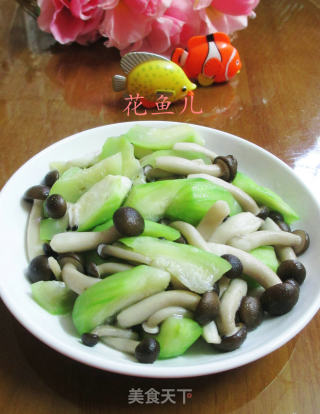 蟹味菇炒丝瓜的做法