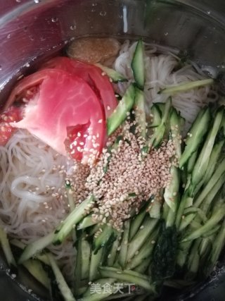 三伏天来碗冰冰凉凉的冷面吧的做法