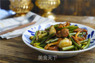肉片鱿鱼炒蒜苔的做法